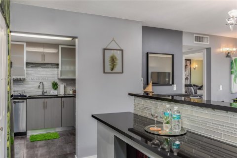 Condo in Sunny Isles Beach, Florida, 1 bedroom  № 1315642 - photo 8