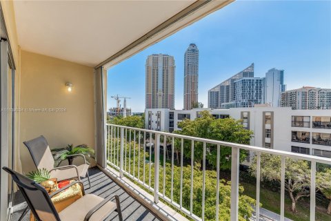 Condo in Sunny Isles Beach, Florida, 1 bedroom  № 1315642 - photo 16