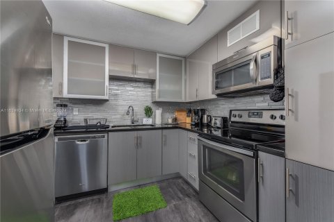 Condo in Sunny Isles Beach, Florida, 1 bedroom  № 1315642 - photo 9