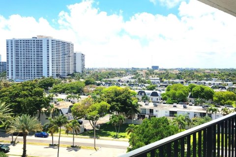 Condominio en venta en Hallandale Beach, Florida, 2 dormitorios, 132.85 m2 № 1161503 - foto 5