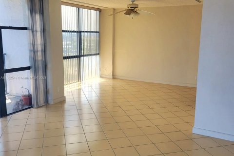 Condominio en venta en Hallandale Beach, Florida, 2 dormitorios, 132.85 m2 № 1161503 - foto 8