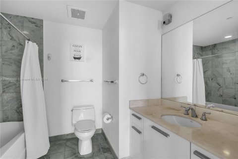 Condo in Miami, Florida, 1 bedroom  № 1378706 - photo 14