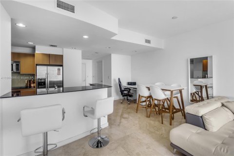 Condo in Miami, Florida, 1 bedroom  № 1378706 - photo 5