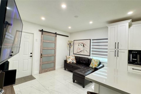 Casa en venta en Hialeah, Florida, 4 dormitorios, 129.23 m2 № 1378707 - foto 8