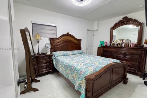 Casa en venta en Hialeah, Florida, 4 dormitorios, 129.23 m2 № 1378707 - foto 11