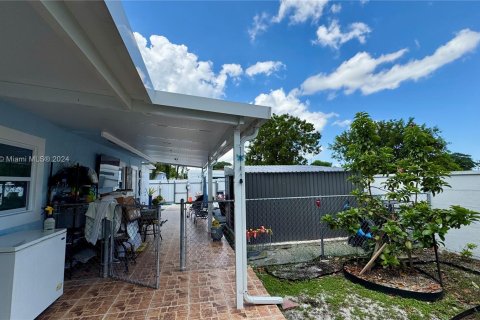 House in Hialeah, Florida 4 bedrooms, 129.23 sq.m. № 1378707 - photo 23