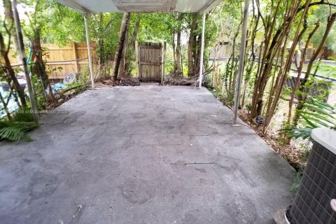 Townhouse in Opa-locka, Florida 3 bedrooms, 116.41 sq.m. № 1396965 - photo 14