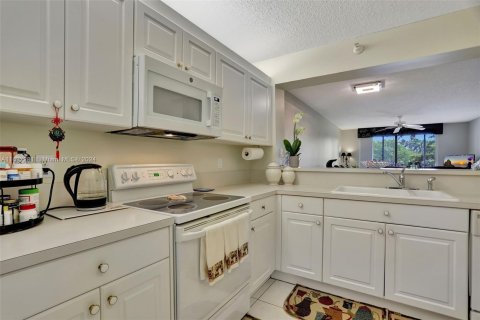 Copropriété à vendre à Tamarac, Floride: 2 chambres, 118.45 m2 № 1316474 - photo 4