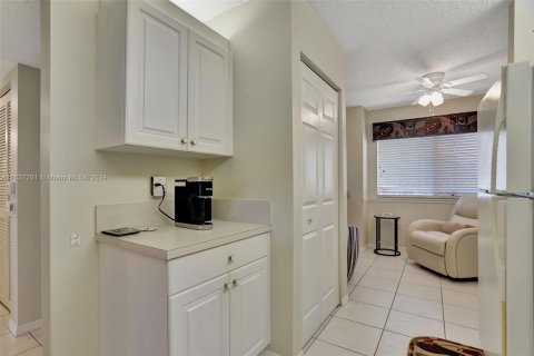 Copropriété à vendre à Tamarac, Floride: 2 chambres, 118.45 m2 № 1316474 - photo 6