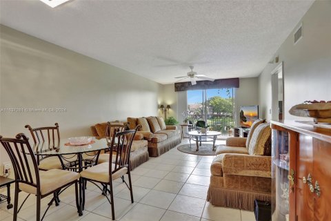 Condominio en venta en Tamarac, Florida, 2 dormitorios, 118.45 m2 № 1316474 - foto 9