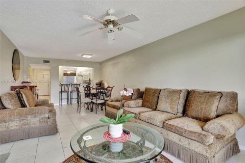 Copropriété à vendre à Tamarac, Floride: 2 chambres, 118.45 m2 № 1316474 - photo 12