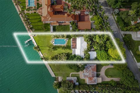 House in Miami, Florida 4 bedrooms, 221.94 sq.m. № 1316425 - photo 4