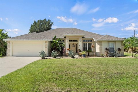 Villa ou maison à vendre à Punta Gorda, Floride: 4 chambres, 199.28 m2 № 1323780 - photo 1