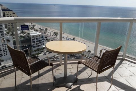 Condo in Fort Lauderdale, Florida, 1 bedroom  № 1145472 - photo 1