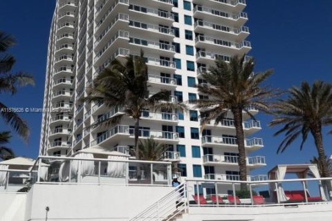 Condo in Fort Lauderdale, Florida, 1 bedroom  № 1145472 - photo 13