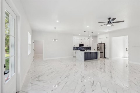 Casa en venta en Eustis, Florida, 4 dormitorios, 185.8 m2 № 1324749 - foto 5