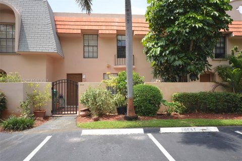 Townhouse in Davie, Florida 3 bedrooms, 134.71 sq.m. № 1364171 - photo 1