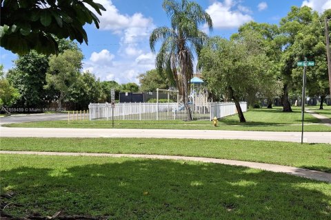 Copropriété à louer à Plantation, Floride: 2 chambres, 87.14 m2 № 1364172 - photo 1