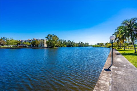 Copropriété à louer à Cutler Bay, Floride: 2 chambres, 110.74 m2 № 1364169 - photo 16