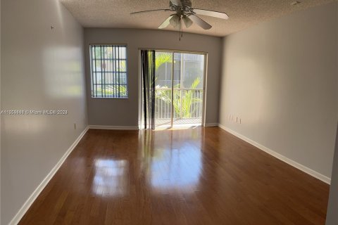 Copropriété à louer à Cutler Bay, Floride: 2 chambres, 110.74 m2 № 1364169 - photo 6