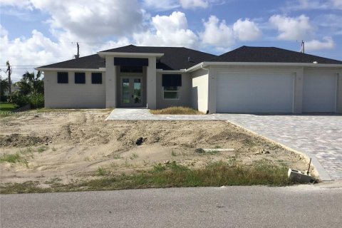 House in Cape Coral, Florida 4 bedrooms, 194.35 sq.m. № 591065 - photo 9