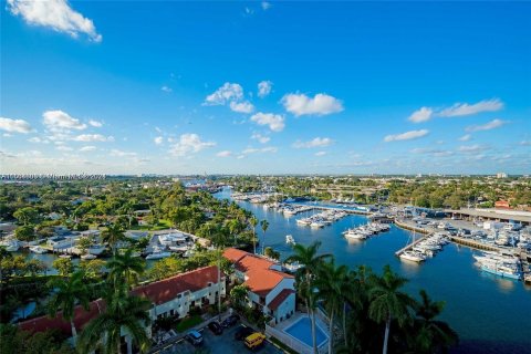 Condo in Miami, Florida, 2 bedrooms  № 1377062 - photo 13