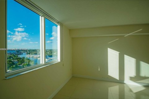 Condo in Miami, Florida, 2 bedrooms  № 1377062 - photo 9