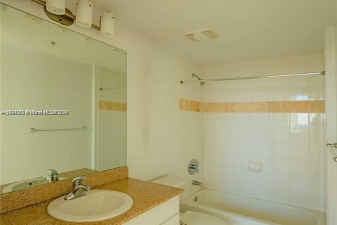 Condo in Miami, Florida, 2 bedrooms  № 1377062 - photo 4