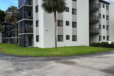 Condo in Sunrise, Florida, 3 bedrooms  № 1377058 - photo 1