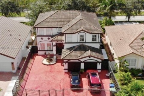 House in Miami, Florida 4 bedrooms, 220.36 sq.m. № 1377060 - photo 4