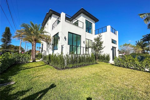 Casa en venta en Surfside, Florida, 6 dormitorios, 353.77 m2 № 1135727 - foto 9