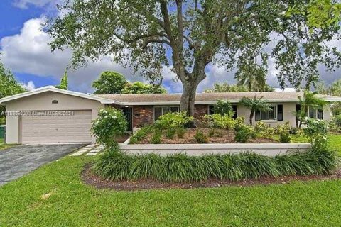 Villa ou maison à vendre à Palmetto Bay, Floride: 4 chambres, 184.69 m2 № 1181455 - photo 1