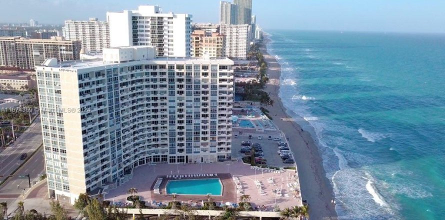 Condominio en Hallandale Beach, Florida, 1 dormitorio  № 1397776