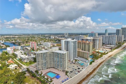 Condominio en venta en Hallandale Beach, Florida, 1 dormitorio, 68.84 m2 № 1397776 - foto 14