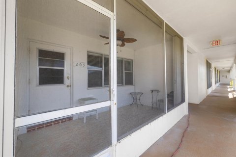 Condo in North Palm Beach, Florida, 1 bedroom  № 1146093 - photo 16