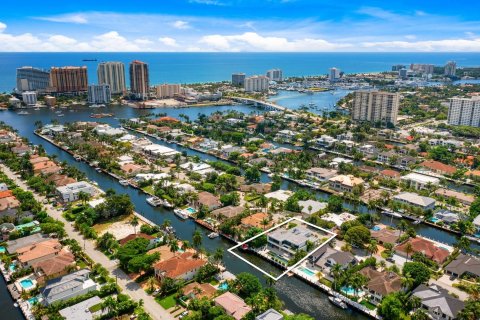 Villa ou maison à vendre à Fort Lauderdale, Floride: 7 chambres, 601.36 m2 № 764873 - photo 2