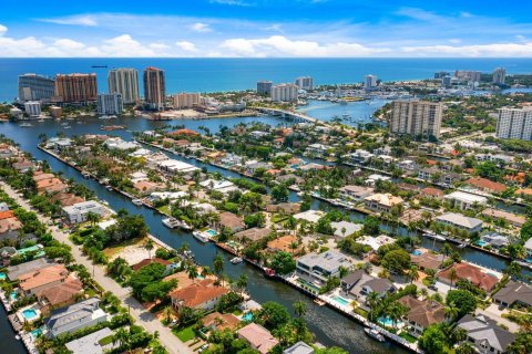 Villa ou maison à vendre à Fort Lauderdale, Floride: 7 chambres, 601.36 m2 № 764873 - photo 1