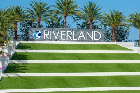 Townhouse in VALENCIA WALK AT RIVERLAND in Port St. Lucie, Florida 2 bedrooms, 331 sq.m. № 66090 - photo 15