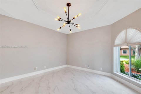 Villa ou maison à vendre à Weston, Floride: 5 chambres, 285.21 m2 № 1233665 - photo 13