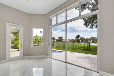 House in Weston, Florida 5 bedrooms, 285.21 sq.m. № 1233665 - photo 10