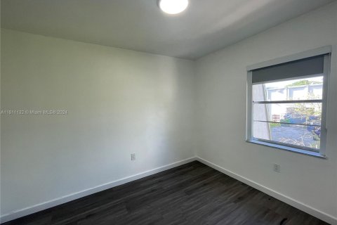 Condo in Miami, Florida, 1 bedroom  № 1233710 - photo 15