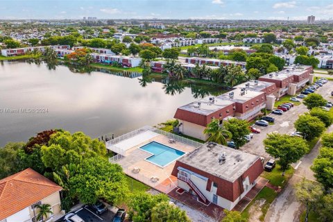 Condo in Miami, Florida, 1 bedroom  № 1233710 - photo 27