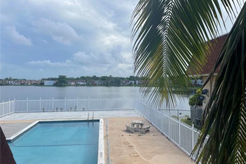 Condo in Miami, Florida, 1 bedroom  № 1233710 - photo 28