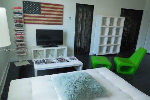 Condo in Miami Beach, Florida, 1 bedroom  № 685974 - photo 4