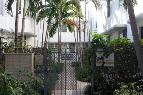 Condo in Miami Beach, Florida, 1 bedroom  № 685974 - photo 14