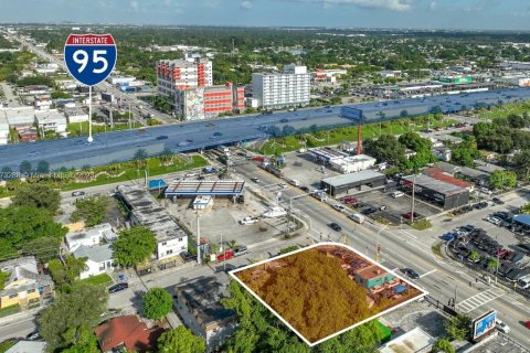 Propiedad comercial en venta en Miami, Florida № 814792 - foto 1