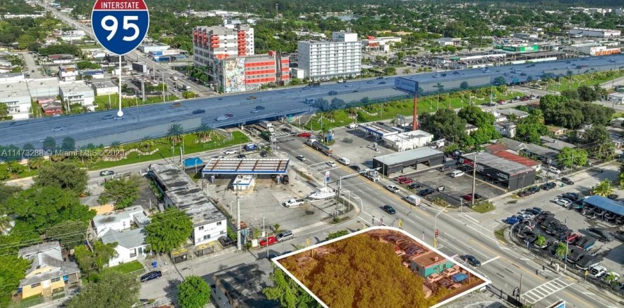 Commercial property in Miami, Florida № 814792