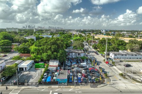 Propiedad comercial en venta en Miami, Florida № 814792 - foto 2