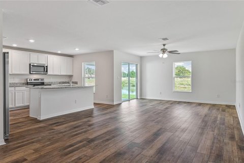 House in Port Charlotte, Florida 4 bedrooms, 184.32 sq.m. № 566892 - photo 5