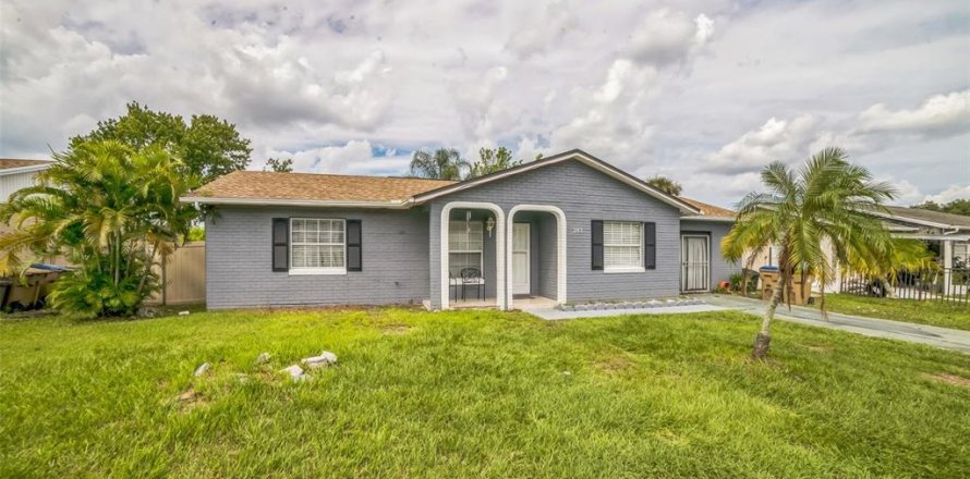 Villa ou maison à Kissimmee, Floride 4 chambres, 126.81 m2 № 1366565